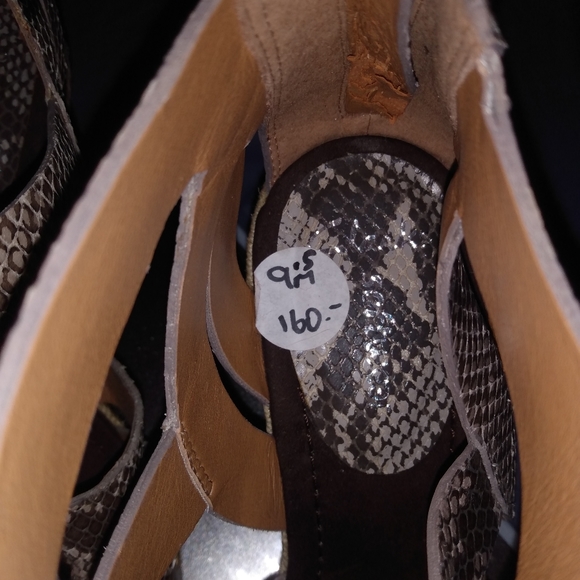 Clarks sz 9.5 super soft natural snake print cork wedge high heel sandals - Picture 4 of 6